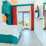 Monje Alacati B&B *